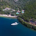 Arodo Seaside - Christina